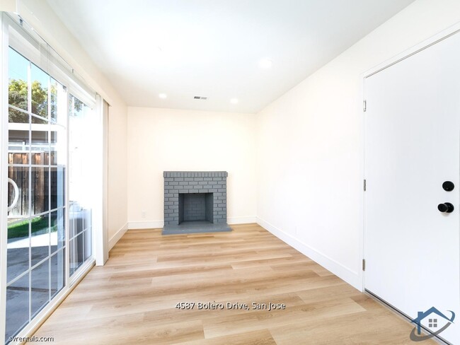 Building Photo - 4587 Bolero Dr