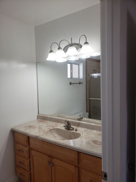 Building Photo - 3bed / 2 bath House for Rent in Monterey Park!