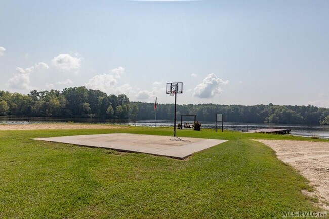 Building Photo - 2 Bedroom, 2 Bath Home located in Tanglewood Shores