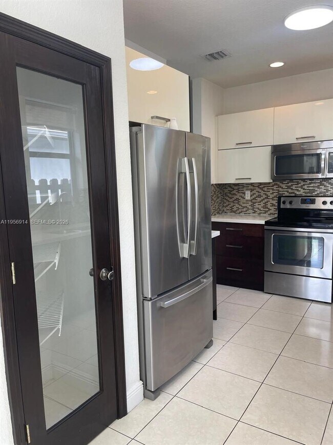 Building Photo - 9952 NW 10th St