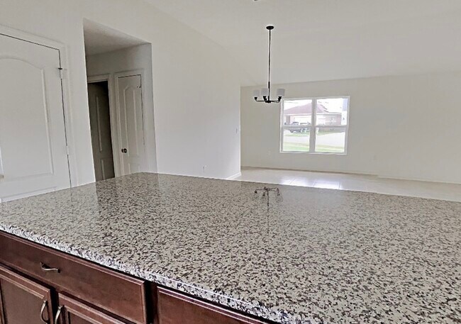 Building Photo - 4600 Glencrest Loop