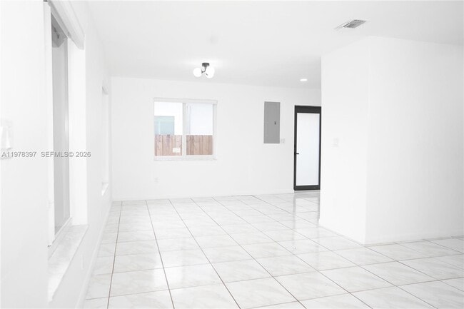 Building Photo - 3423 SW 3rd St