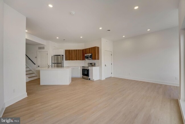 Building Photo - 4200 Lancaster Ave