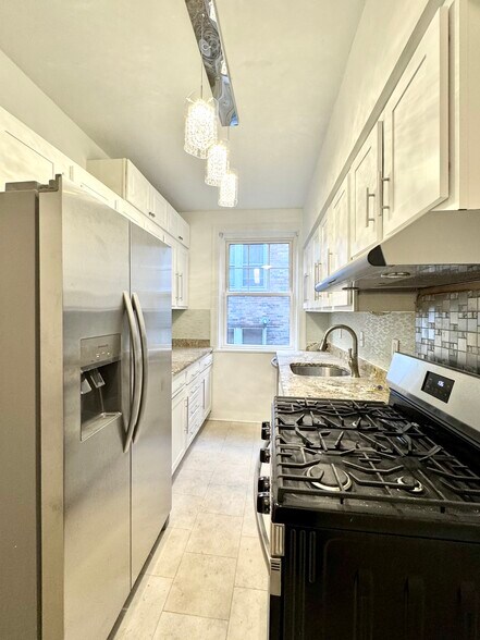 Building Photo - 7515 Buckingham Dr