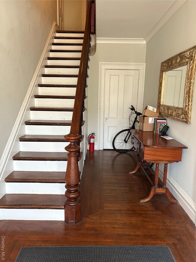 Building Photo - 12 Davis St