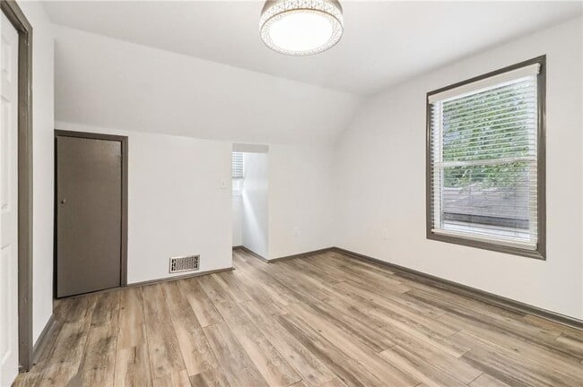 Building Photo - 1393 Westview Dr SW