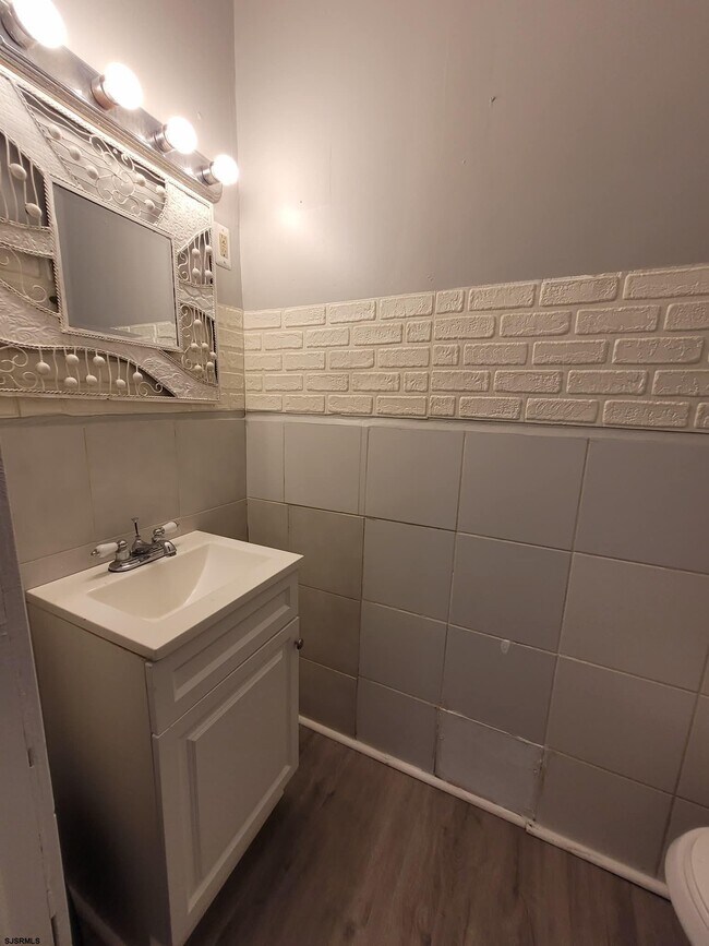 Building Photo - 1108 Baltic Ave