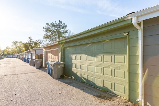 Building Photo - Updated Boise Ave. Townhome in great location!
