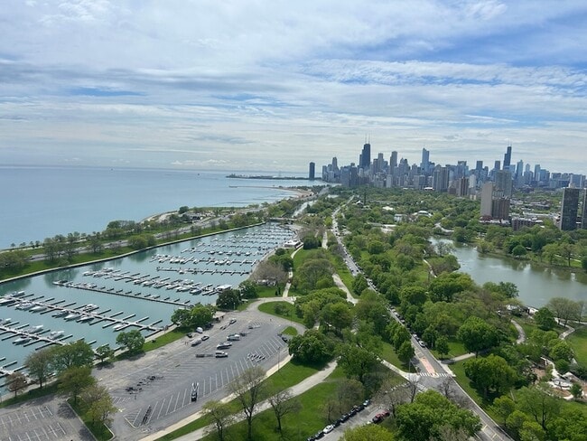 Building Photo - 2800 N Lake Shore Dr
