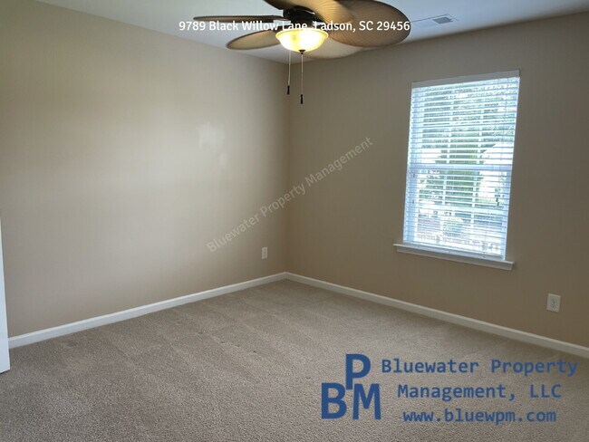 Building Photo - 4-bedroom, 2.5-bathroom For Rent