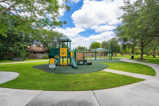 Building Photo - 1367 Riverside Cir