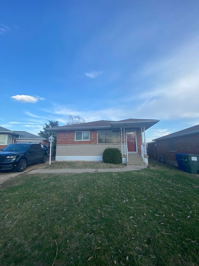 Building Photo - 2 Bed 2 Bath house with BONUS room in basement!