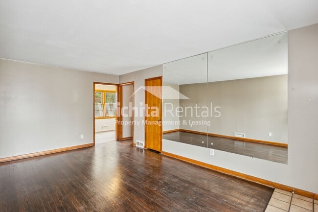 Building Photo - 3 BD/1 BA home near Friends University!