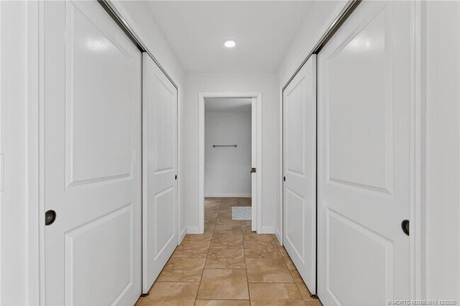 Building Photo - 1855 17th Ave SW