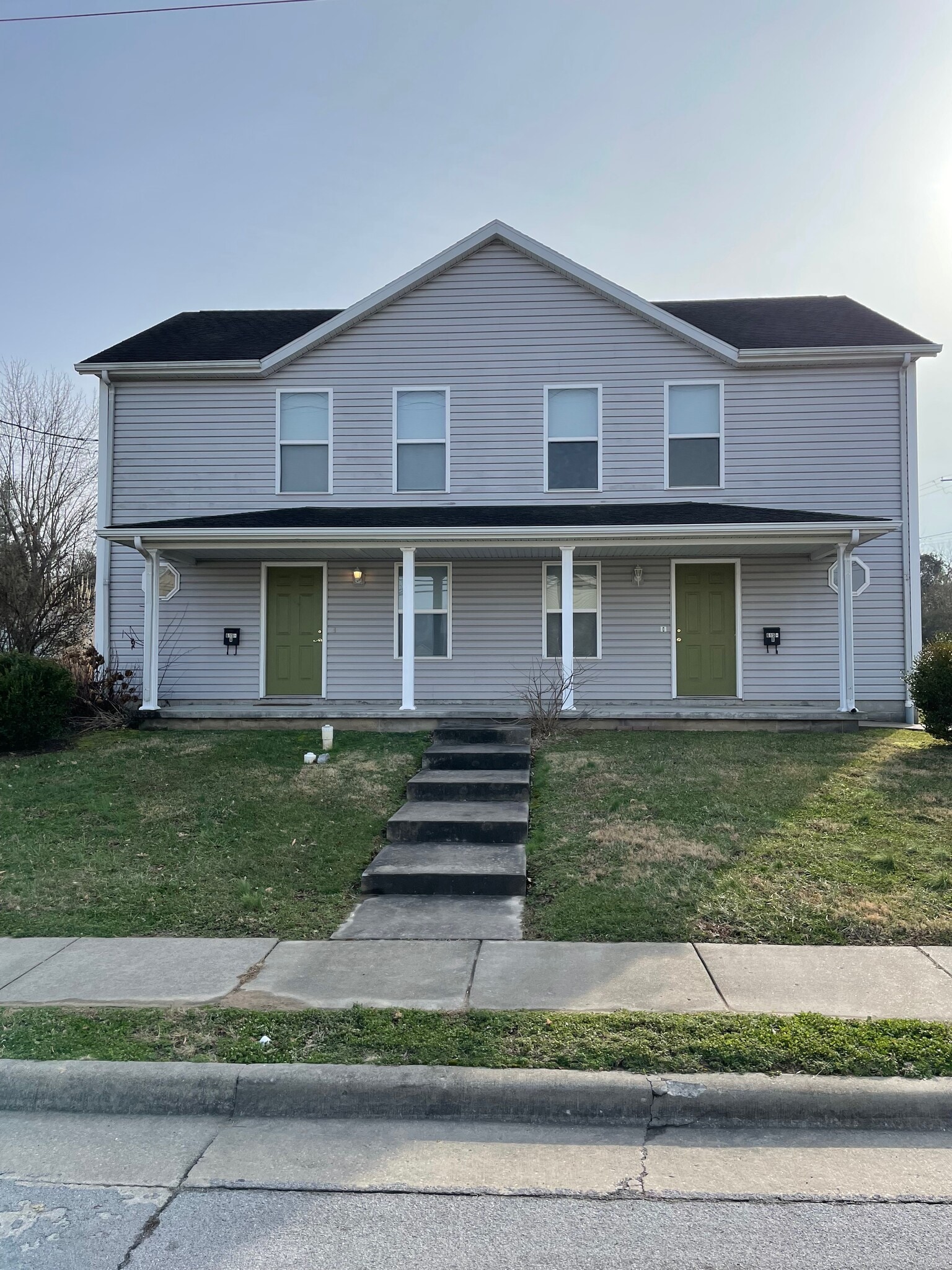 Building Photo - 615 E Park St