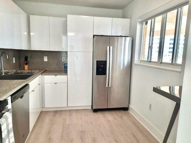 Building Photo - 8888 Collins Ave