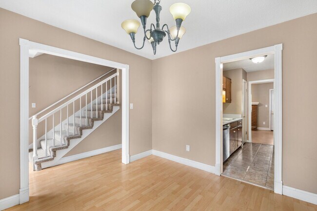 Building Photo - 1723 13th Ct S