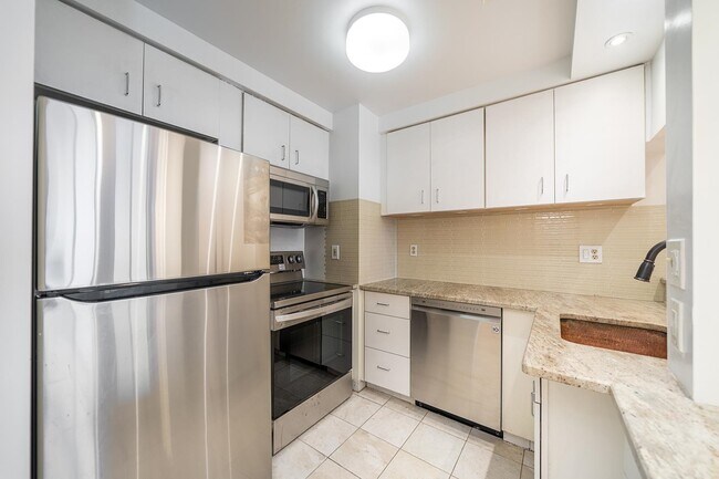 Building Photo - 463 1st St