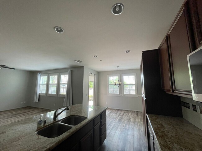 Building Photo - Spacious Chula Vista Home | 2 Car Garage | Pools, Gym & Tennis Courts