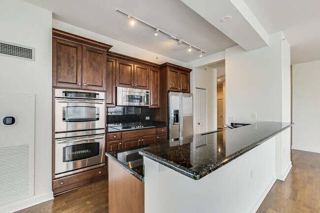 Building Photo - 1235 S Prairie Ave