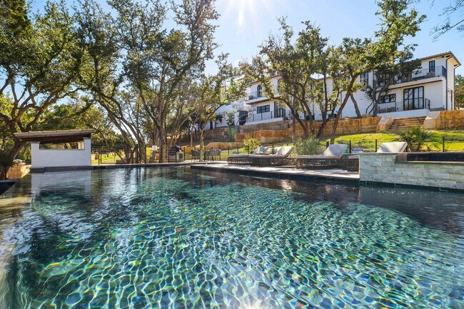 Building Photo - 2701 Bumble Bee Dr