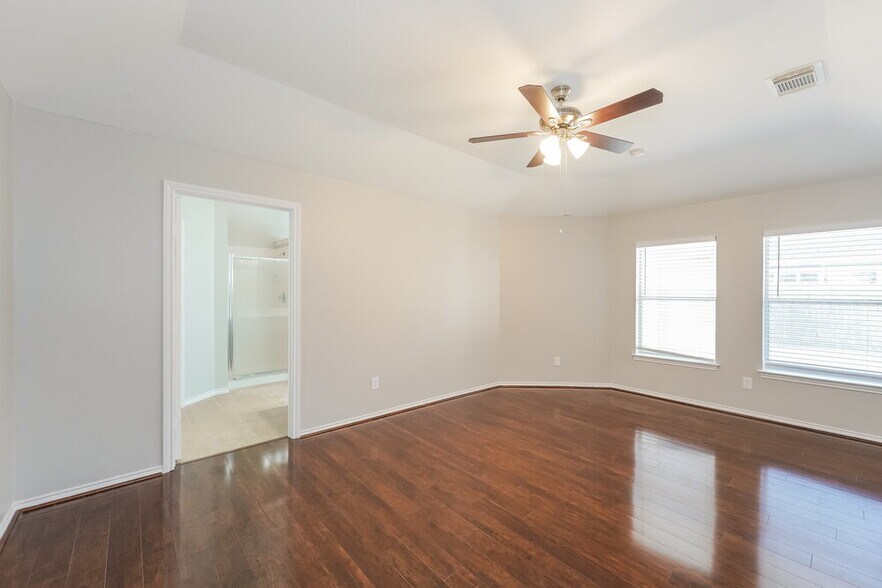 Building Photo - 3830 Lake Ballinger Ln