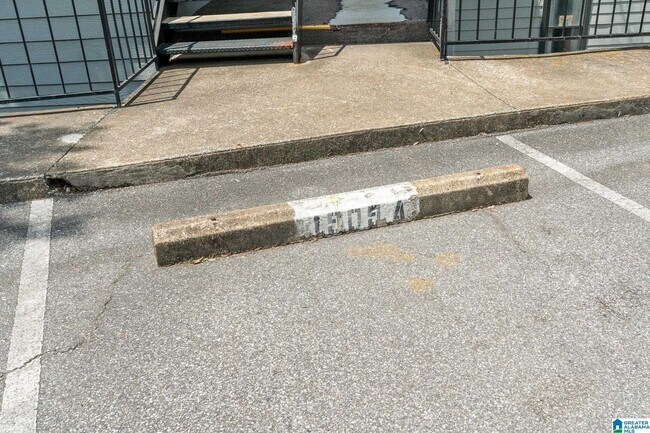 Building Photo - 1909 16th Ave S