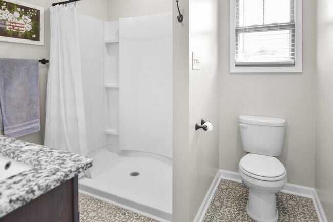 Building Photo - Pet Friendly Three Bedroom!