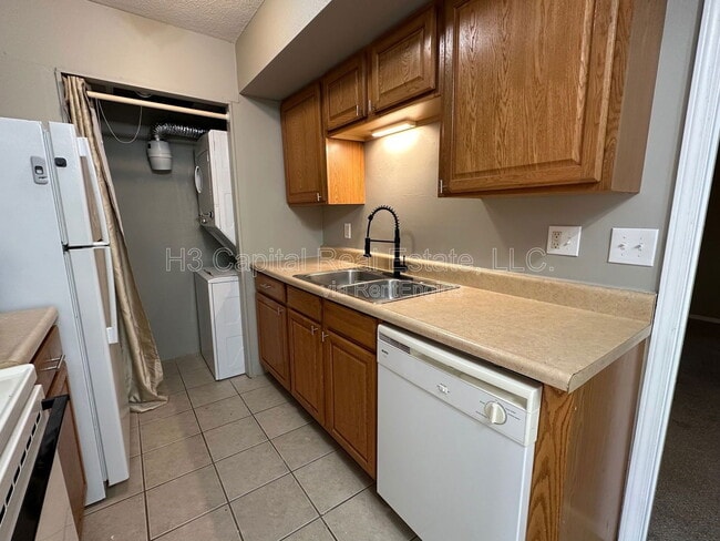 Building Photo - 102 Woodhenge Dr