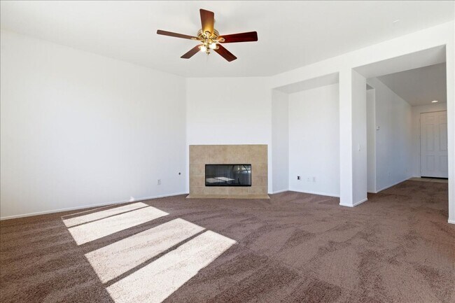 Building Photo - 4 Bed / 2.5 Bath Home at Talavera!