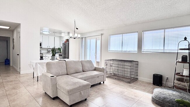 Building Photo - Fantastic 4 bedroom home with a 1 car garage and driveway space for additional car! Backyard and ...