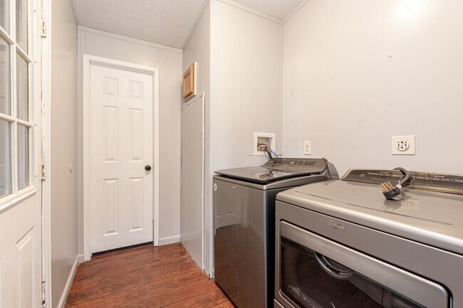 Building Photo - 20945 Via Duran Point