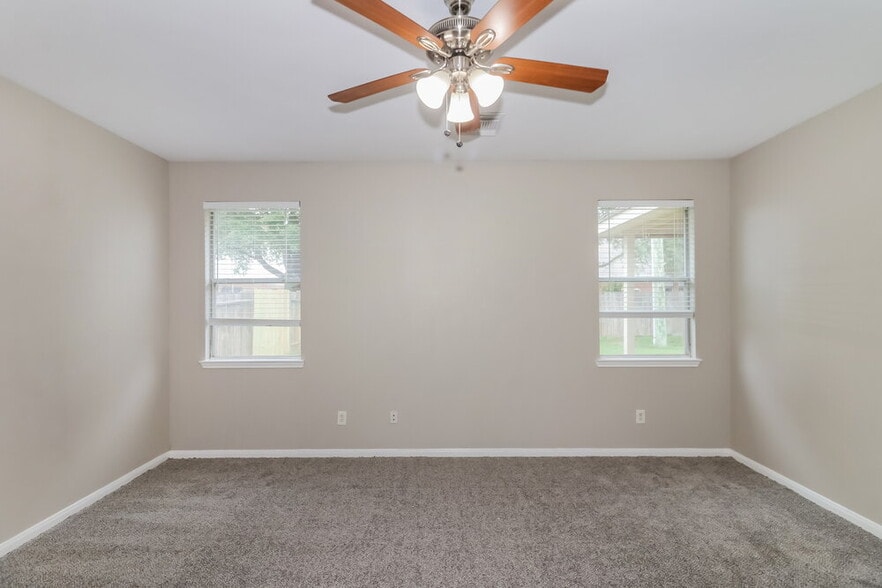 Building Photo - 6015 Starbrook Creek Dr
