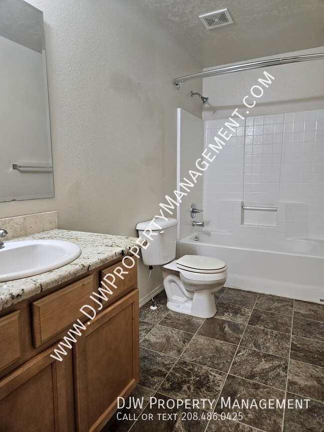 Building Photo - 4110 W Meadowpine St