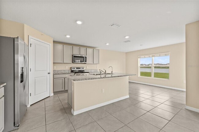 Building Photo - 16847 Delia St