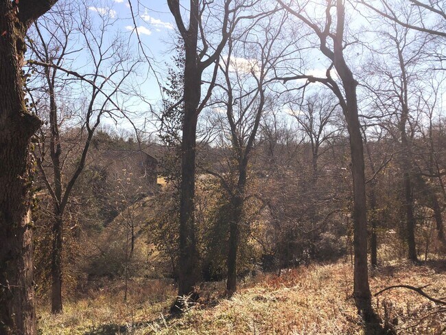 Building Photo - Charming single-level ranch home offers 4 bedrooms and 2 bathrooms in Brentwood