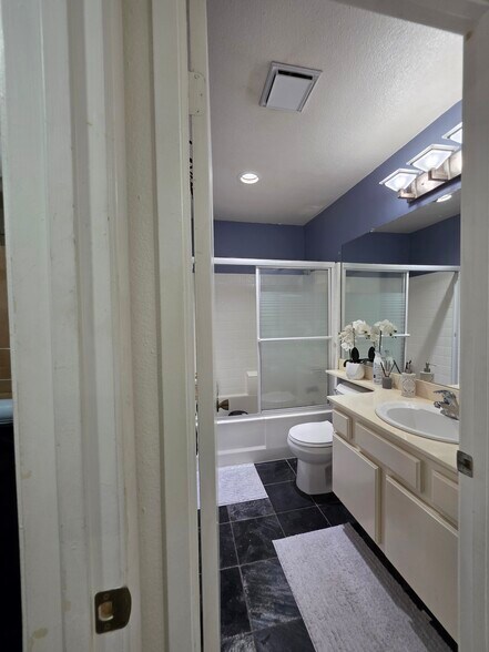 Building Photo - 9949 Scripps Westview Way