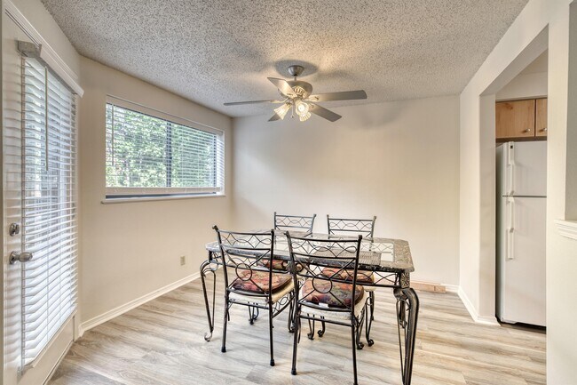 Building Photo - 3713 S Gekeler Ln