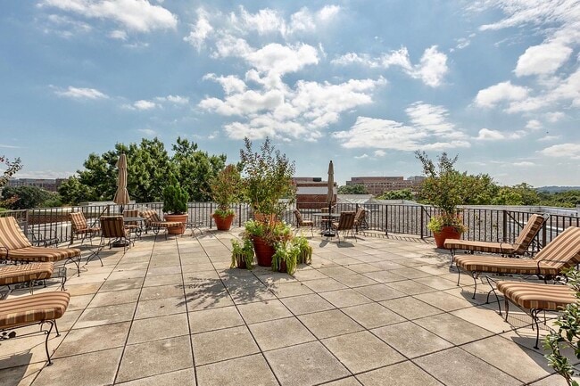 Building Photo - 2500 Q St NW