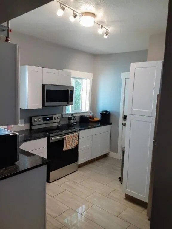 Building Photo - 684 E 400 N