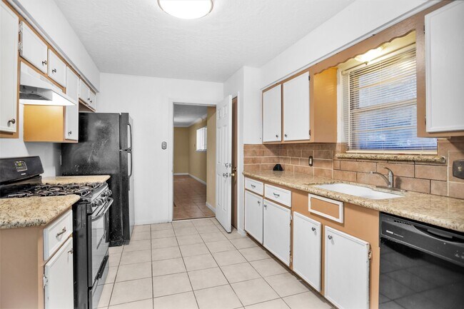 Building Photo - 23918 Spring Gum Dr