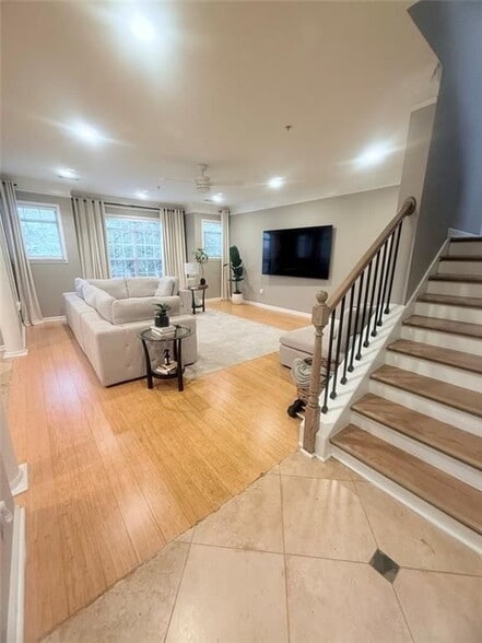 Building Photo - 2015 Barrett Lakes Blvd