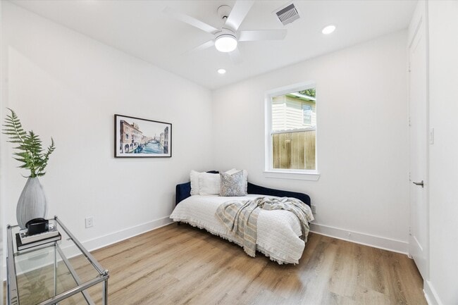 Building Photo - 6343 W Montgomery Rd