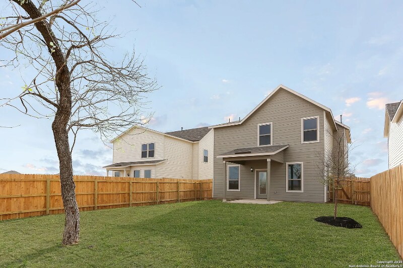 Building Photo - 401 W Commerce St