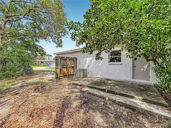 Building Photo - 4362-4364 Azora Rd