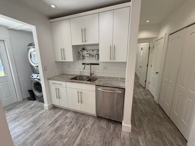 Building Photo - 5967 SW 58th Terrace