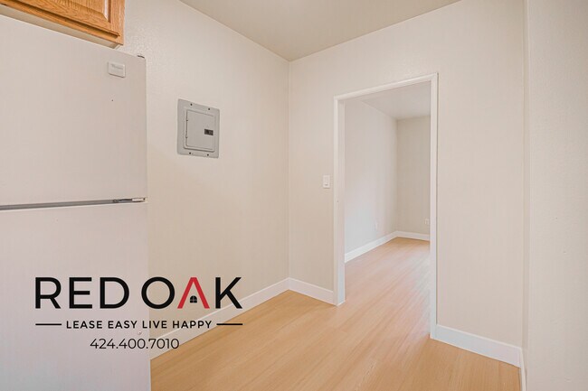 Building Photo - 638 E 82nd St