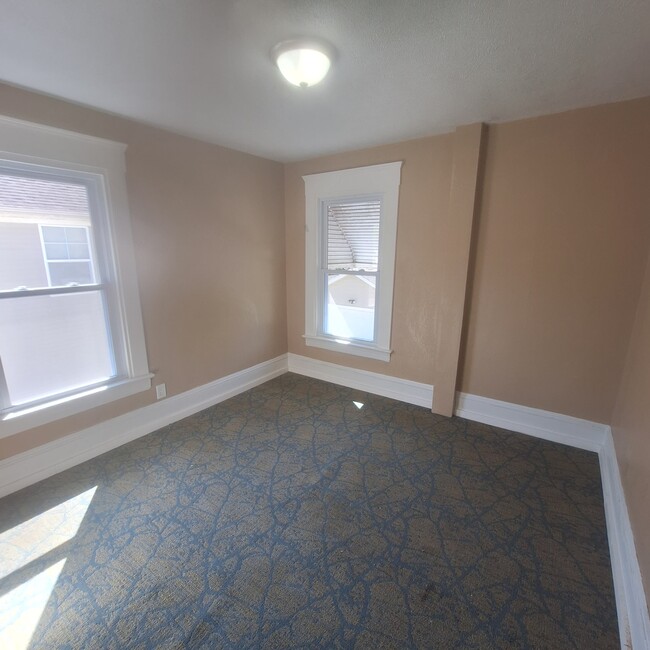Building Photo - 2282 E 100th St