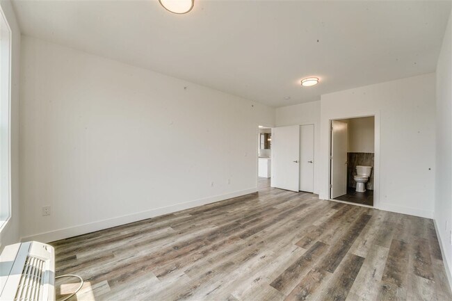 Building Photo - 400 69th St