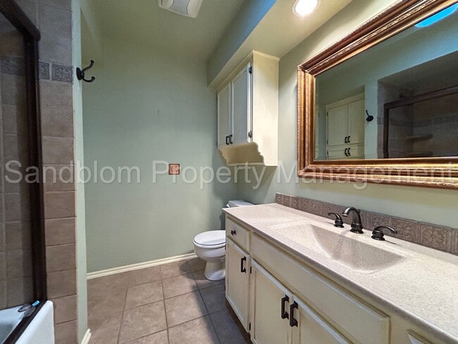 Building Photo - For Lease | South Tulsa Duplex | $1550 Rent